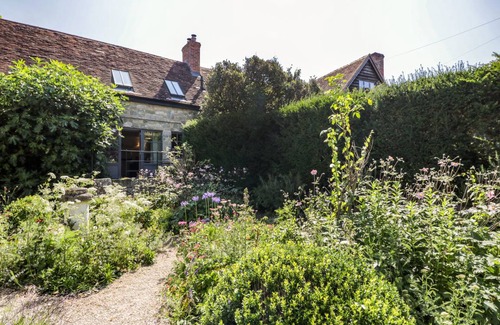 Broad Chalke Cottage | Cabin ∙ 1 bedroom ∙ 2 guests