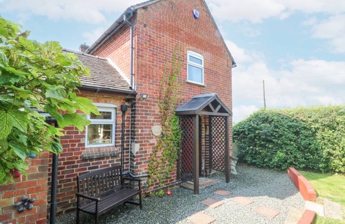 Hulland Ward Cottage | Cabin ∙ 1 bedroom ∙ 2 guests