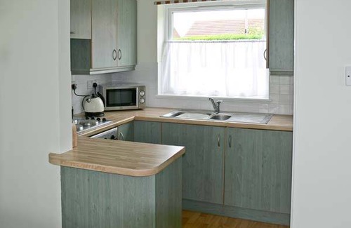 Kessingland Cottage | Cabin ∙ 2 bedrooms ∙ 4 guests