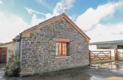 Newcastle Emlyn Cottage | Cabin ∙ 2 bedrooms ∙ 4 guests