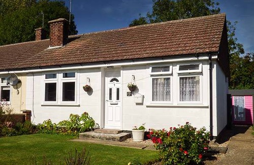 Cheveley Cottage | Cabin ∙ 2 bedrooms ∙ 3 guests