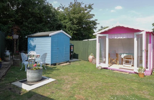 Cheveley Cottage | Cabin ∙ 2 bedrooms ∙ 3 guests