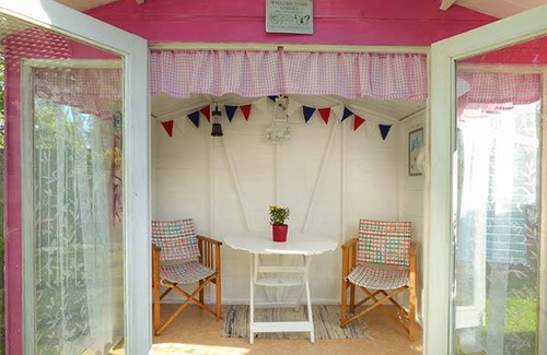 Cheveley Cottage | Cabin ∙ 2 bedrooms ∙ 3 guests