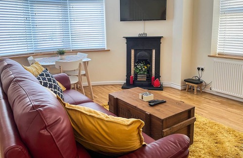 Edwinstowe Cottage | Cabin ∙ 2 bedrooms ∙ 3 guests