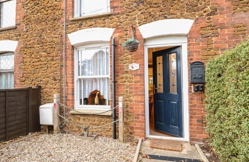 Snettisham Cottage | Cabin ∙ 2 bedrooms ∙ 4 guests