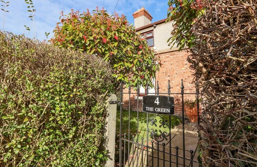 Chorlton-by-Backford Cottage | Cabin ∙ 3 bedrooms ∙ 6 guests