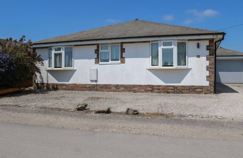 Pagham Cottage | Cabin ∙ 5 bedrooms ∙ 10 guests