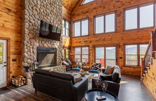Frank Cabin | Cabin ∙ 6 bedrooms ∙ 14 guests