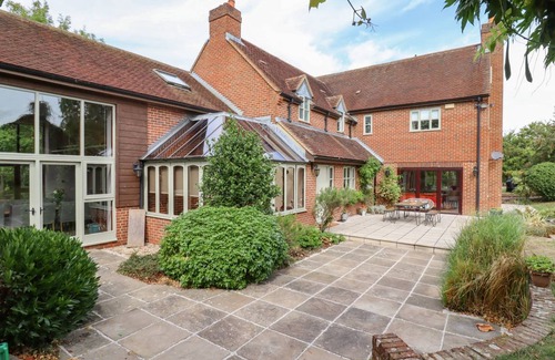 Charlton-on-Otmoor Cottage | Cabin ∙ 8 bedrooms ∙ 16 guests