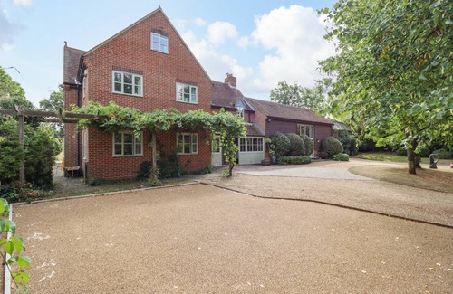 Charlton-on-Otmoor Cottage | Cabin ∙ 8 bedrooms ∙ 16 guests