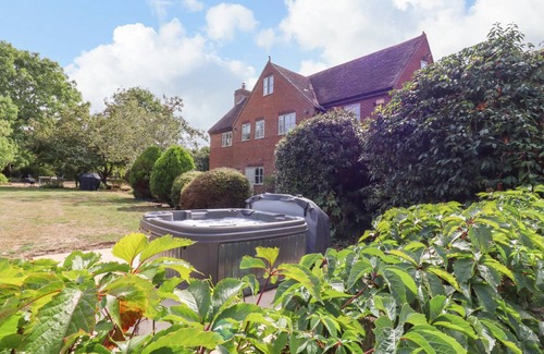 Charlton-on-Otmoor Cottage | Cabin ∙ 8 bedrooms ∙ 16 guests