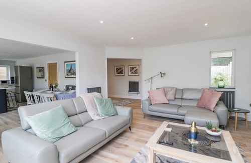 Upton St. Leonards Cottage | Cabin ∙ 4 bedrooms ∙ 8 guests