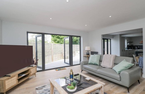 Upton St. Leonards Cottage | Cabin ∙ 4 bedrooms ∙ 8 guests