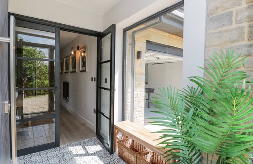 Upton St. Leonards Cottage | Cabin ∙ 4 bedrooms ∙ 8 guests