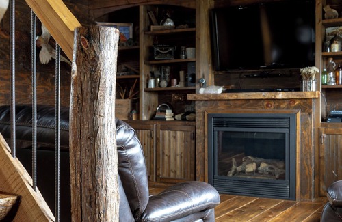 Junction City Cabin | Cabin on Private 4-Acre Pond, King Bed