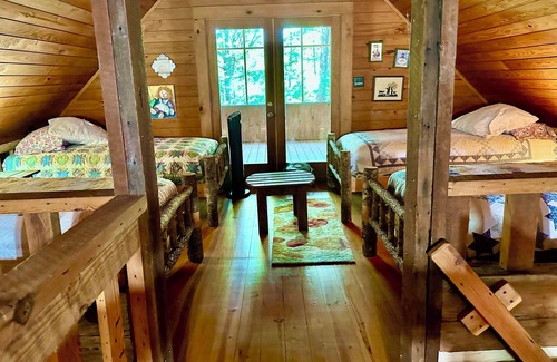 Columbiana Cabin | Cabin retreat, large deck, firepit, bbq, pond, fishing,