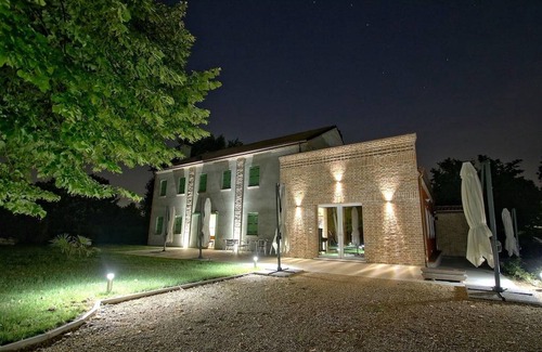 Oriago Apartment | CADIFIORE-B & B11 - room w / bath in Country house riverside, parking in private parc