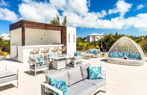 Leeward Settlement House | Caicos Cove Villa 4BR, Pool, 5 mins to Grace Bay