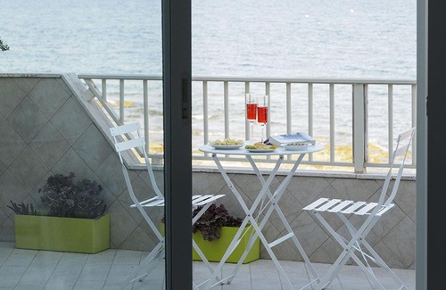 Calabernardo Apartment | Calabernardo Apartment Sleeps 4 Air Con WiFi