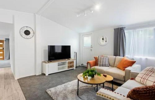 Sandringham Apartment | Calgary Cottage with air con
