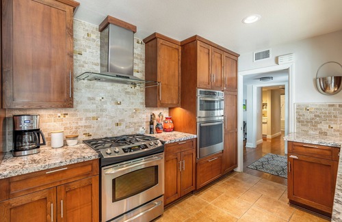 Santa Ana House | Cali Outdoor Living 4 Bedroom 3 Bath Pool Home, 12 Mins to Disney, Pet-Friendly