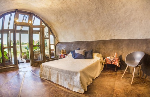 Colonia del Sacramento Hotel | Caliu Earthship Ecolodge