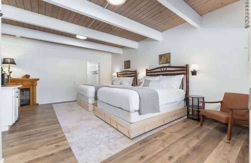 Springville Cabin | Camp Nelson Lodge Room 2