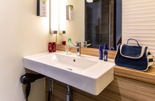 Aubagne Hotel | CAMPANILE MARSEILLE EST - Aubagne