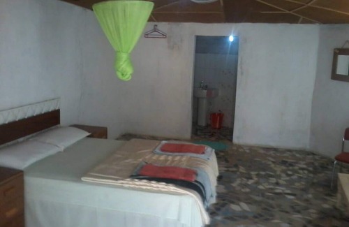 Niani House | Camping Sitaba Lodge is an newly open Lodge which is right by the river Gambia.