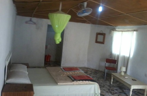 Niani House | Camping Sitaba Lodge is an newly open Lodge which is right by the river Gambia.