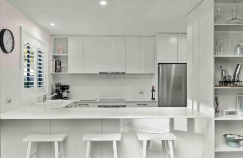 Cams Wharf Villa | Cams Wharf Hideaway Raffertys Resort