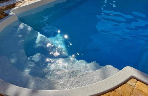 Vinosady Bed & Breakfast | Canadian style house with 3D effect pool