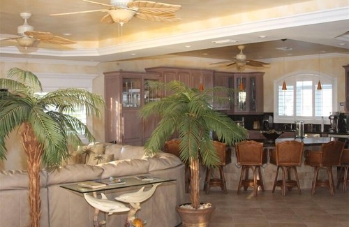 Summerland Key House | Canal Front (Deep Water) Tropical Villa