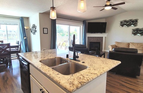 Ocean Shores House | Canal Front - Hot Tub, Private Dock, Fully Fenced!