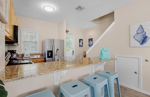 Marathon House | Canalside 2BR/1.5BA Bungalow Villa 7023 with Jetted Spa Pool: Village at Hawks Cay Villas