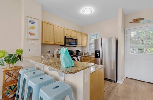 Marathon House | Canalside 2BR/1.5BA Bungalow Villa 7023 with Jetted Spa Pool: Village at Hawks Cay Villas