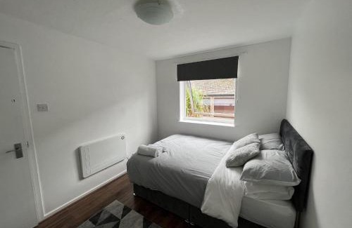 Island Gardens Apartment | Canary Wharf Haven - Spacious & Homely Entire 1 Bedroom Flat
