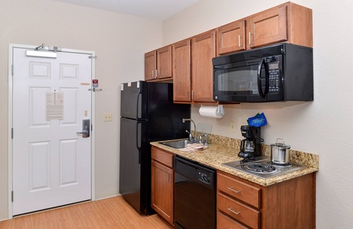 Turlock Hotel | Candlewood Suites Turlock by IHG