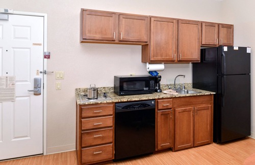 Turlock Hotel | Candlewood Suites Turlock by IHG