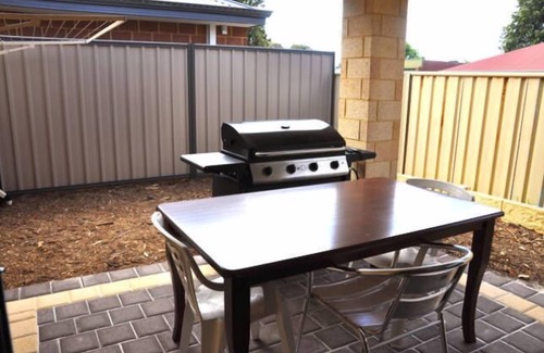 Cannington House | Cannington Home Accommodation House 6 (4 bedrooms and 2 bathrooms).