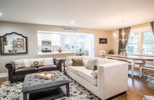 Madison House | Cape Cod Farmhouse ~ @hgtvbnb ~ Charmingly Remodeled near Downtown Madison!