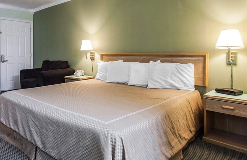 Stevenson Hotel | Capital O Stevenson Inn Riverside