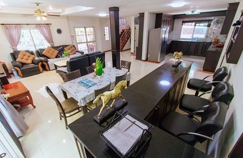 Nong Prue Villa | Captivating 3-Bed Villa in Muang Pattaya