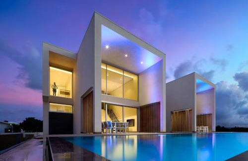 Belnem Villa | CARAIBAS Bonaire modern air-conditioned vacation villa with a private 20 meter magnesium pool