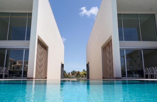 Belnem Villa | CARAIBAS Bonaire modern air-conditioned vacation villa with a private 20 meter magnesium pool