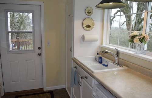 Wilsonville Cottage | Carefully Restored Wilsonville Farmhouse next to Parks & Trails, 1 Mile to I-5
