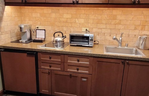 Olympic Valley Resort | Carey's 2 Bd 2 Bath, Kitchenette, Palisades Slopeside Luxury Tahoe Condotel