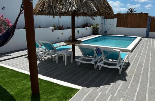 Oranjestad House | Caribbean Breeze- 4 Bedroom- 4 ensuite bathrooms