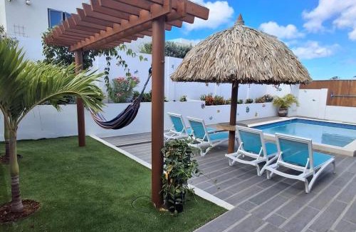 Oranjestad House | Caribbean Breeze- 4 Bedroom- 4 ensuite bathrooms