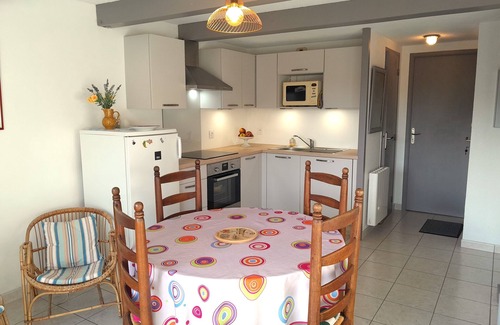 Carnac Apartment | Carnac apartment in a landscaped garden close to the beach Internet access